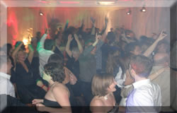 Lively Wedding DJ ?