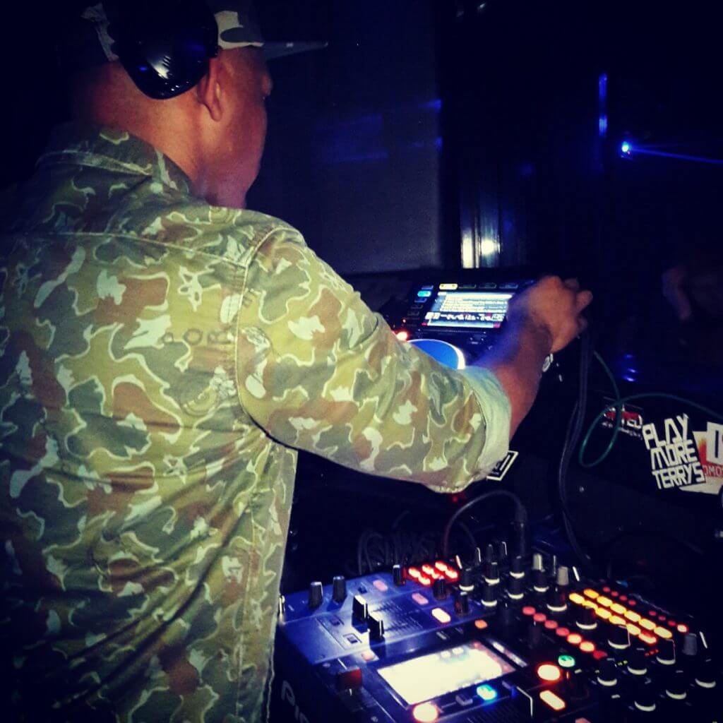With DJ JMP behind the decks in London. 