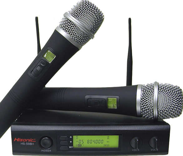 No more tripping over wires with the UHF cordless microphone